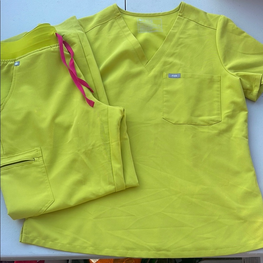 Figs Bright Yellow Scrub Set